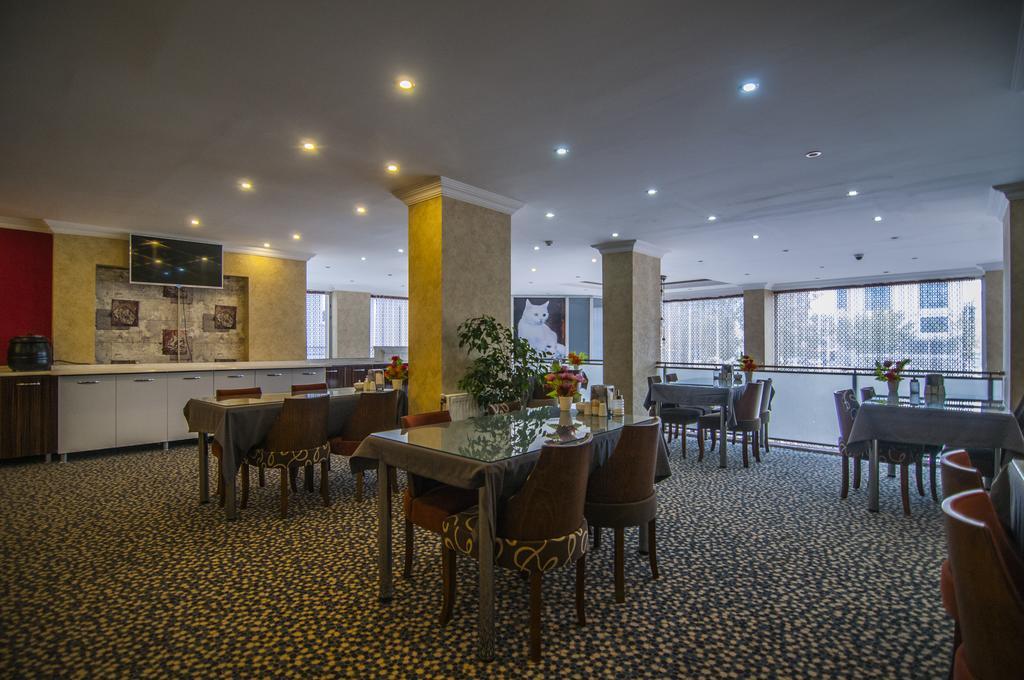 Hotel Dosco Ван Екстериор снимка