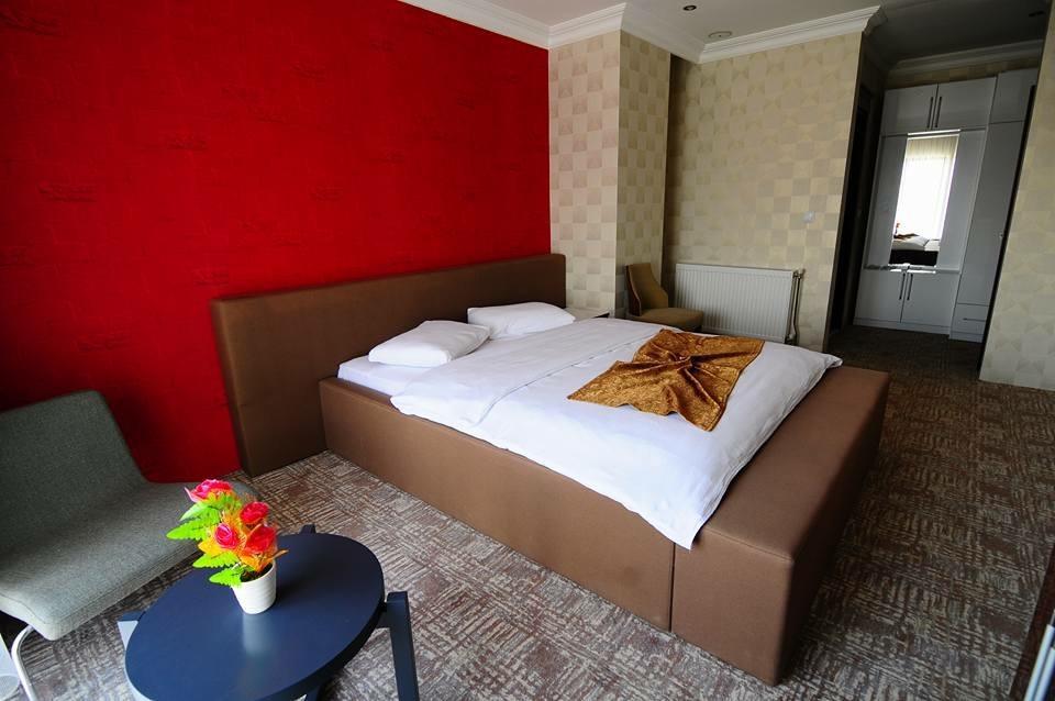 Hotel Dosco Ван Екстериор снимка