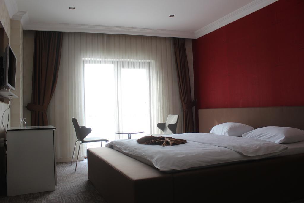 Hotel Dosco Ван Екстериор снимка