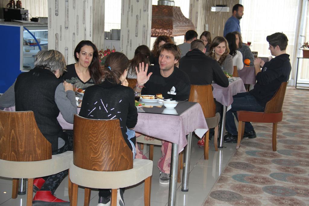 Hotel Dosco Ван Екстериор снимка